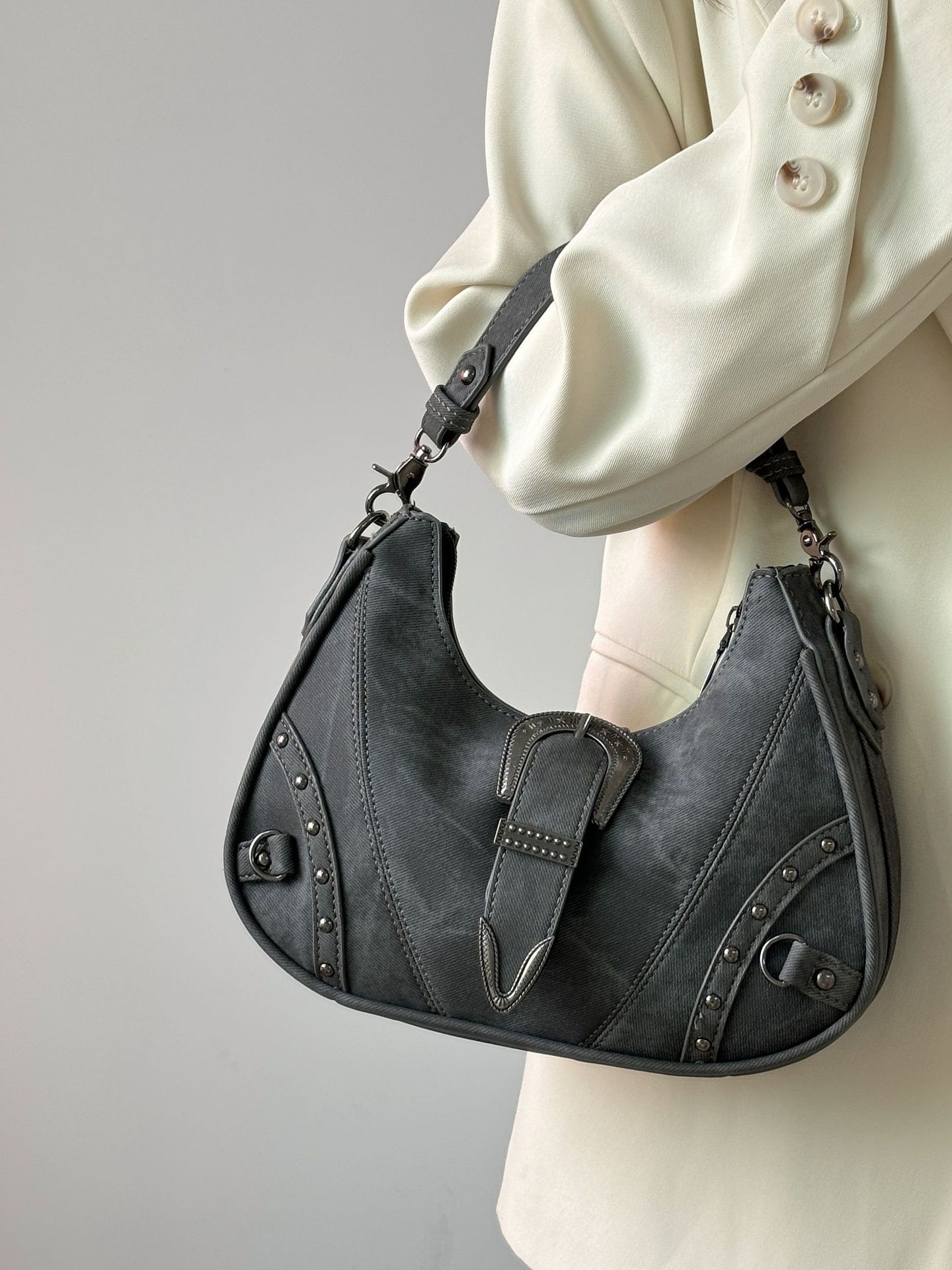 

Нишевые ретро-крошки делают старые заклепки, ездят на работу, универсальная наплечная сумка-подмышка, 2025 новая универсальная простая сумка для поездок на работу серый