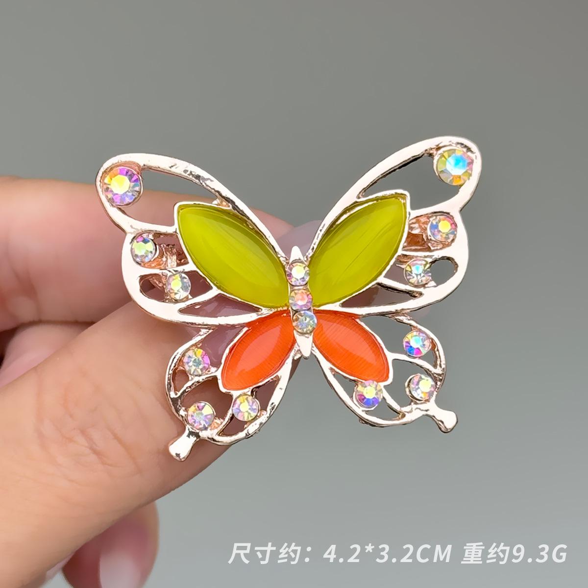 

Брошь из сплава Xiaoxiangfeng с инкрустированными бриллиантами и опалом, брошь в виде цветка-бабочки с усовершенствованной текстурой и полой грудью, аксессуары для одежды