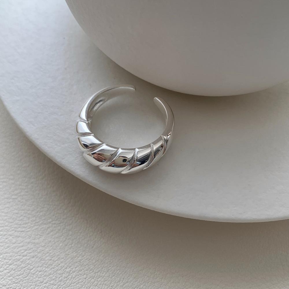 

Полумесяц Звезда Циркон Кольца для невесты Принцесса Камень по рождению Студент Нежный ТассОткрытие Темперамент Женщины для женщин Регулируемые украшения для рук Adjustable opening