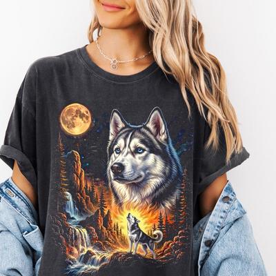 Siberian Husky Howling To the Moon. Dog Graphic Tee. Funny Pet Lover Gift. Oversized Streetwear Wild Night. Stars Unisex 90s Y2K T-Shirt