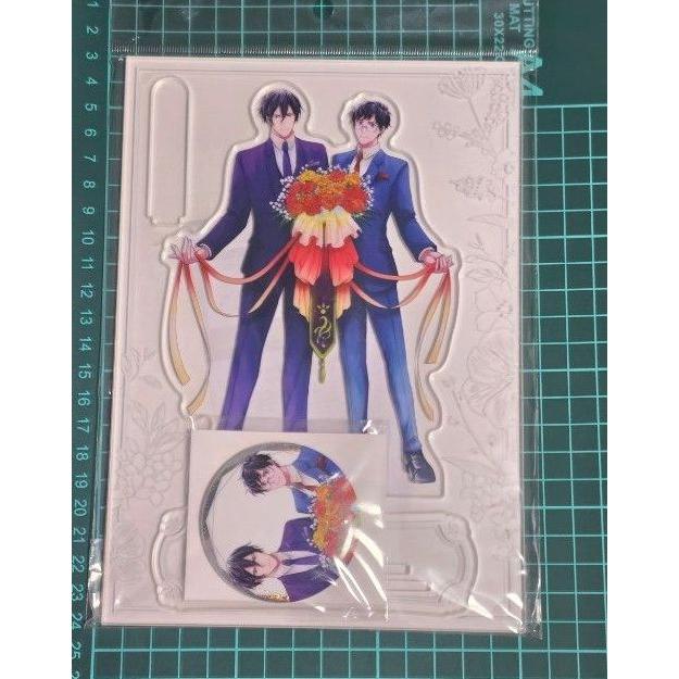 Used BLT Acrylic Stand Can Badge The fate of the other world depends on the company slave Mr. Kazuki Kazu
