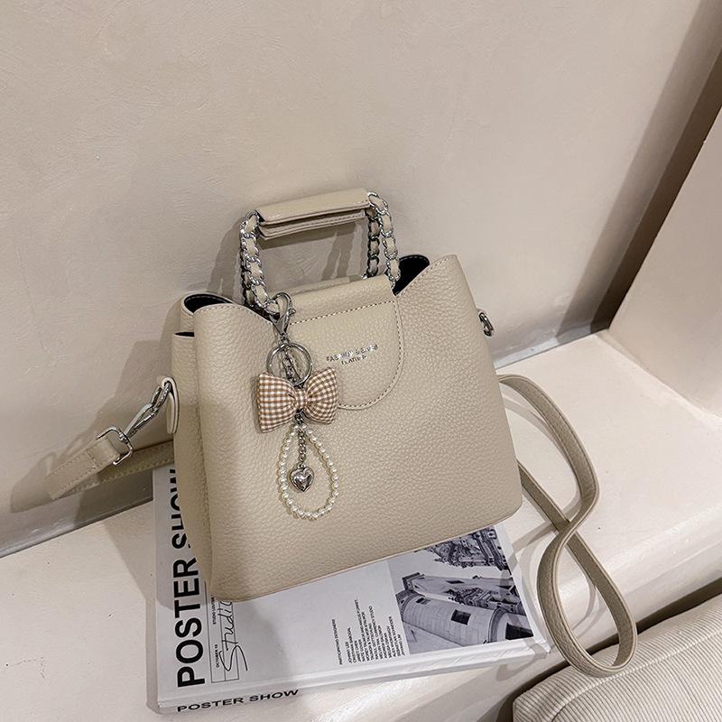 The New Women's Bag Is Fashionable and Trendy, and the Hand-held One-shoulder Oblique Span Tote Bag Is Fashionable.