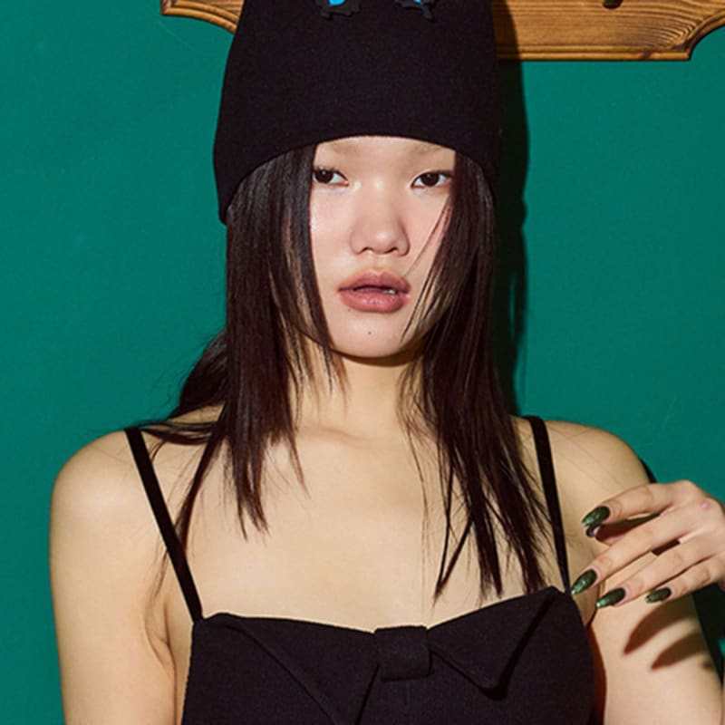 

LOVUEE Bitter Daisy Butterfly Beanie Hat Black