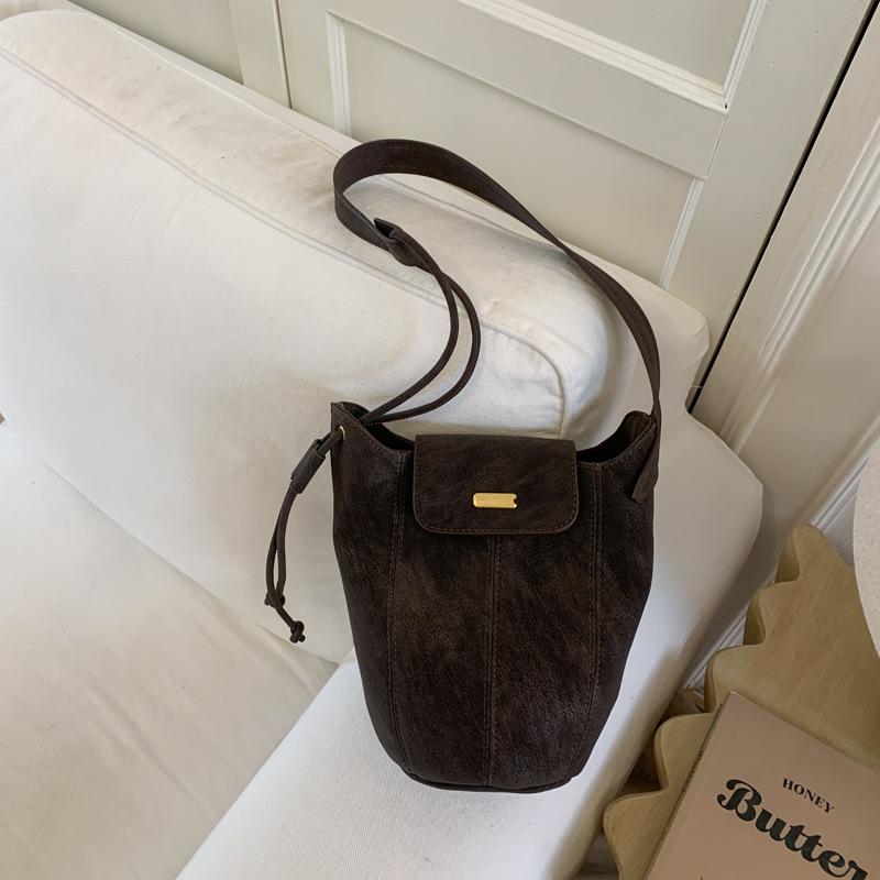 Frosted retro small bag women s 2025 new high-end niche commuter bucket bag fashionable shoulder messenger bag