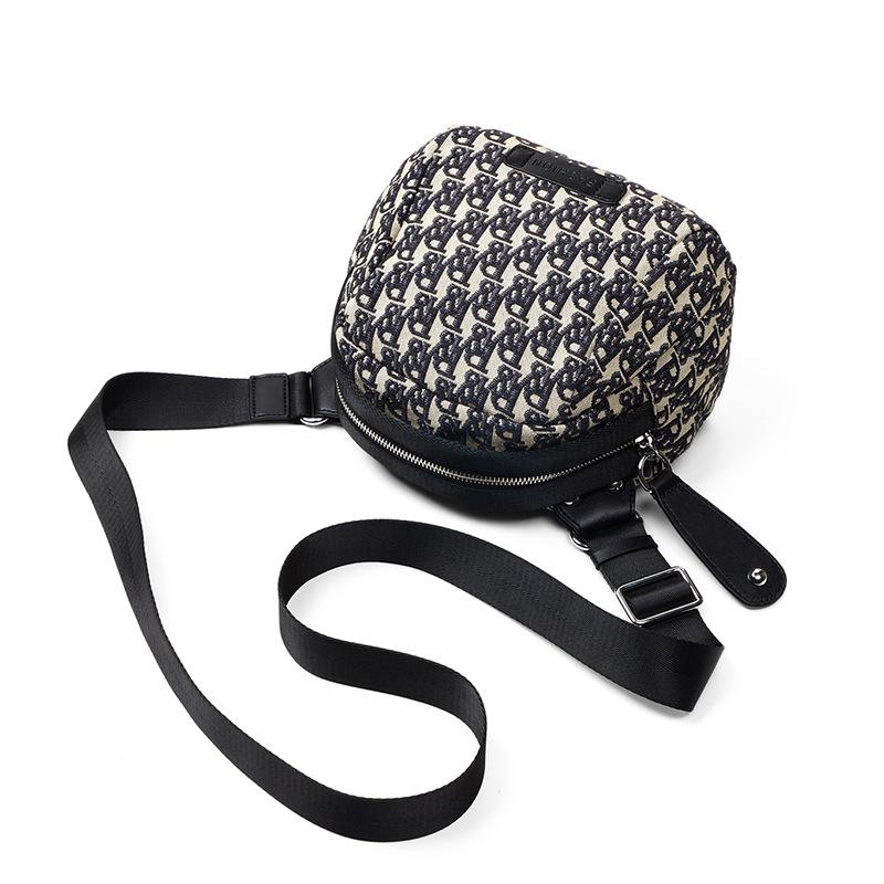 New Trendy and Autumn Small Canvas Bag Fashionable Casual Crossbody Bag Versatile Niche Single Shoulder Women's Bag