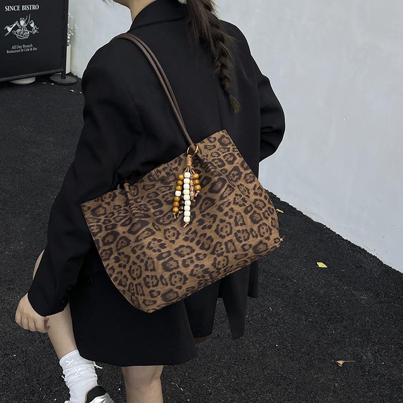 Leopard Print Bag Women's Large Capacity 2025 New Autumn and Winter Retro Shoulder Mother and Child Bag To Work Commuting Armpit Tote Bag