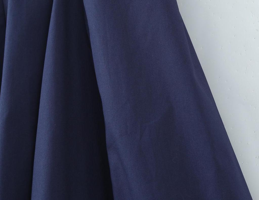 Elegantes quadratisch ausgeschnittenes Midi-Kleid im französischen Stil mit Bindegürtel