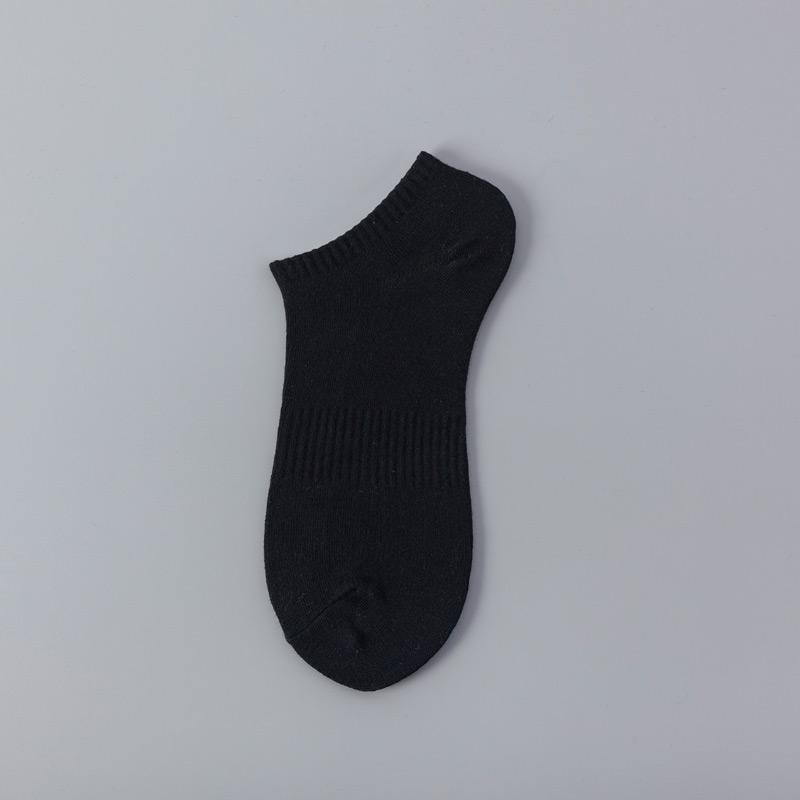 Unisex Comfortable Casual Breathable Cotton Short Socks New Summer No Show Breathable Knitted Socks for Male Black and White