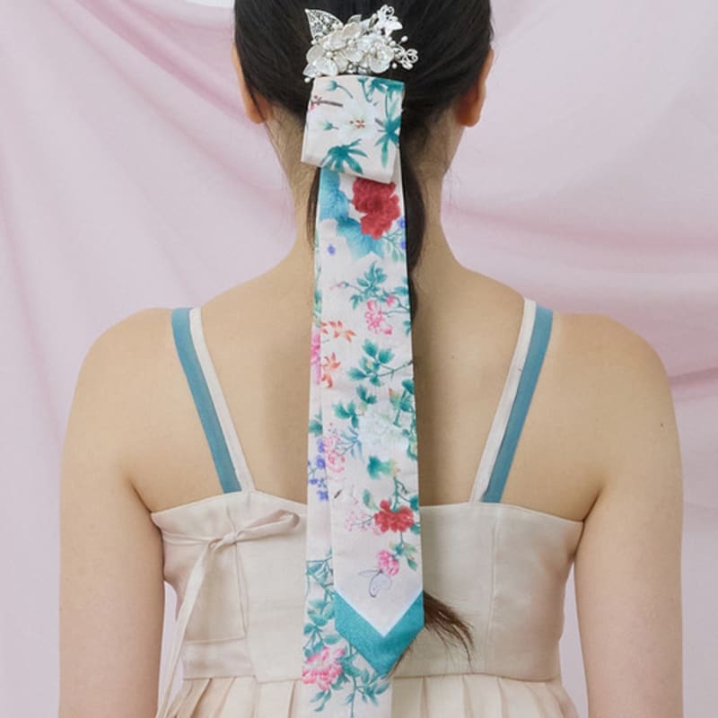 H,apply flower pattern beige