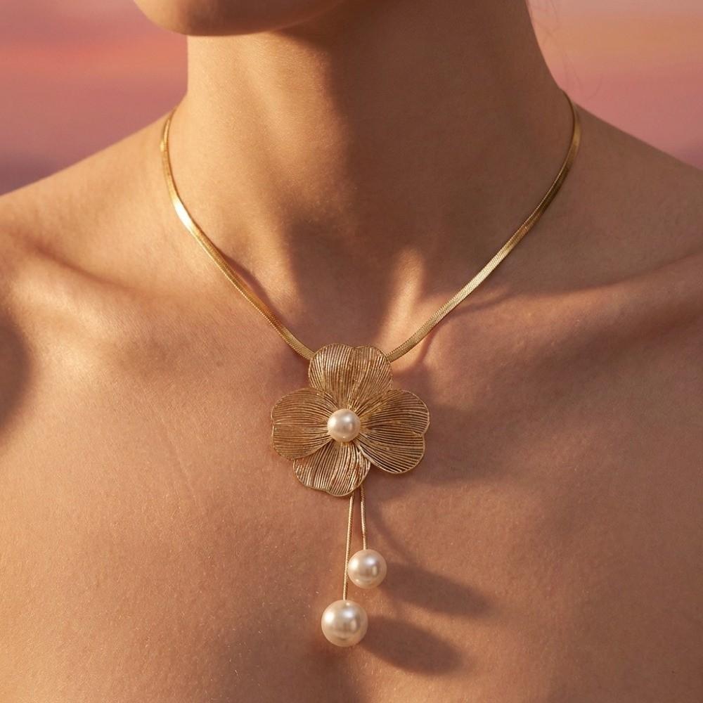 Imitation Pearl Pearl Jewelry Set Stereo Flower Flower Pendant Set  Women Jewelry