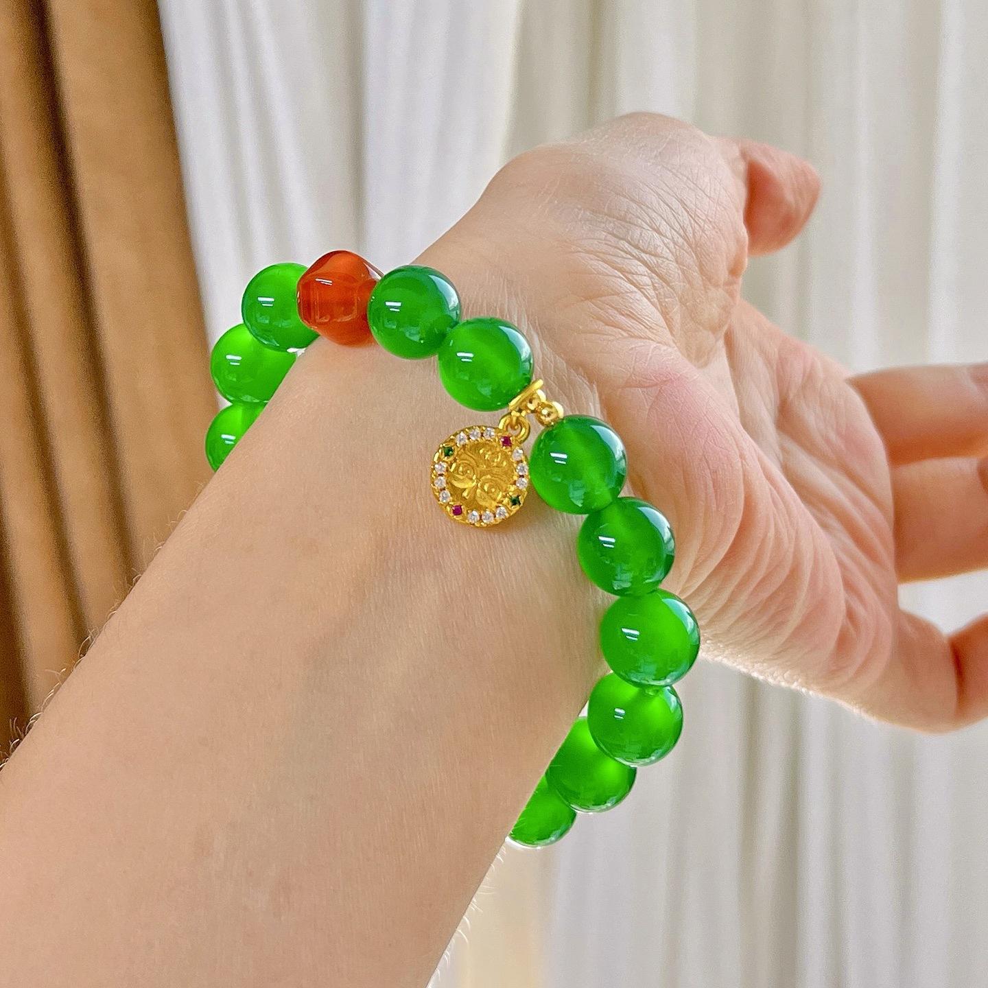 10Mm High Quality Imperial Green Vitreous Body Natural Green Chalcedony Strawberry Crystal Design Bracelet Bracelet