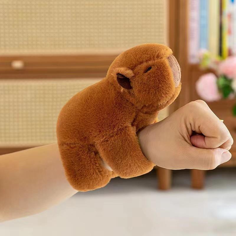 

Capibara Snap Ring Bracelet Capybara Doll Plush Toy Creative Bicycle Doll Entertainment Funny Catch 18cm