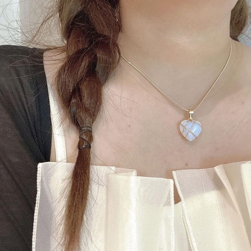 Castle Cosplay Necklace Novelty Heart Necklace Anime Cosplay Halloween Natural Stone Necklace Jewelry for Fans Kids