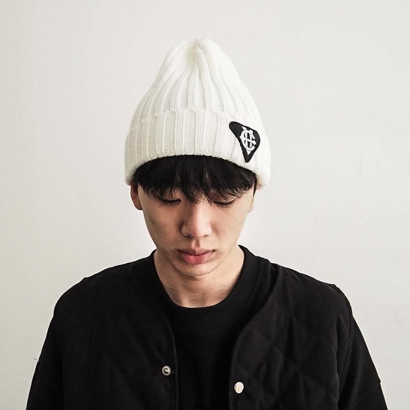 EIGHTVOLUME Ev T-Patch Ribbed Beanie (White)