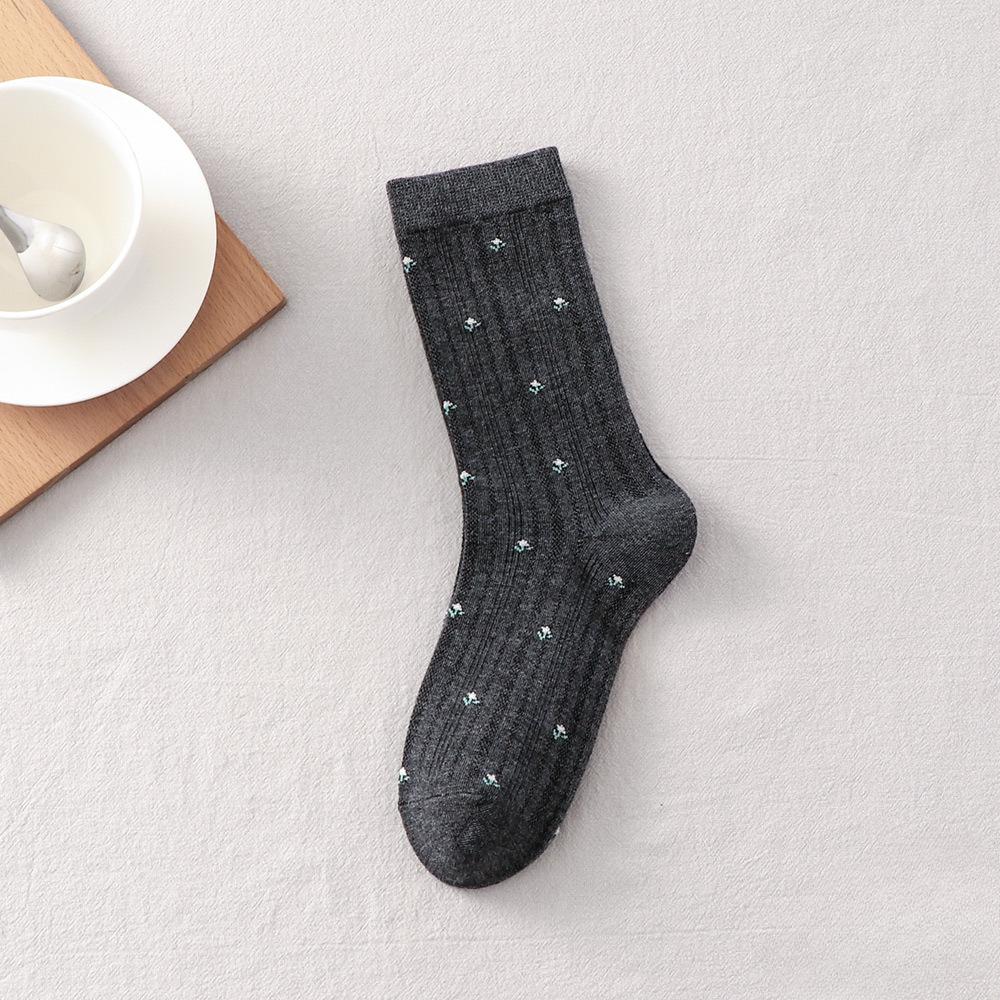 Coffee-colored Floral-patterned Socks for Ladies, Mid-length, Suitable for Spring and Autumn, Trendy and Retro Pile-up Socks