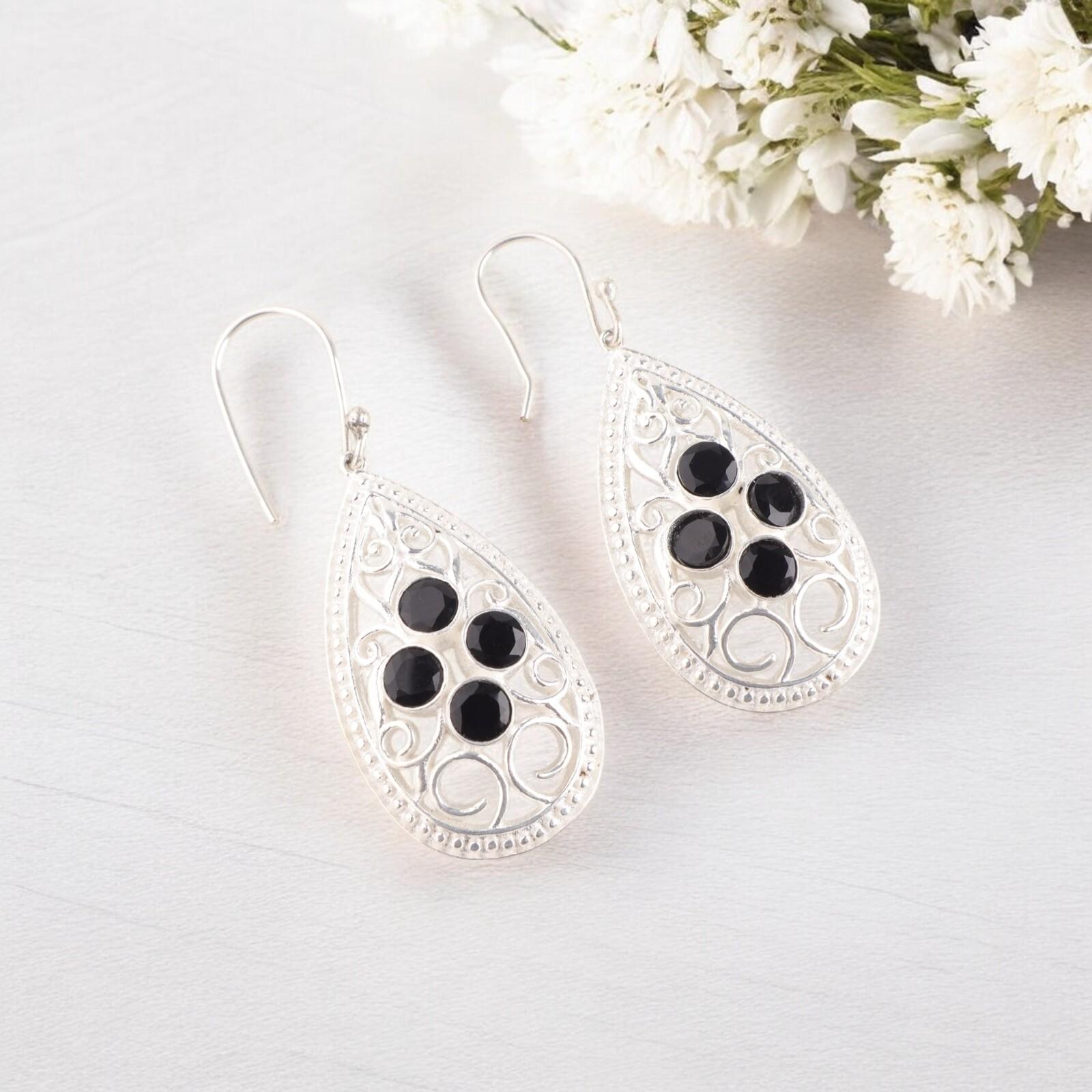 

Черный оникс Драгоценный камень 925 Стерлинговое серебро Ручная работа Серьги 2,25 Подарок для жены CE-17-13