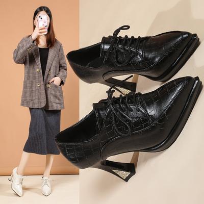 2025 Damen Grobe Absatzschuhe Frühling Neu Spitz Schnürung Spleißen Leder Rutschfest Verschleißfest Low-Top Schuhe
