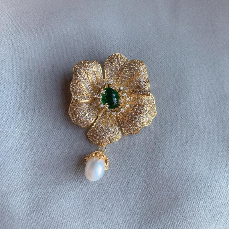 Vintage Court Fur with Accessories, Green Agate Camellia Brooch Dual Use
