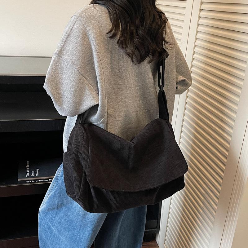

Trendy Corduroy Crossbody Bag Women Fashi Large Capacity Shoulder Bag for Travel Texture Simple and Versatile Commuting Bag чорний