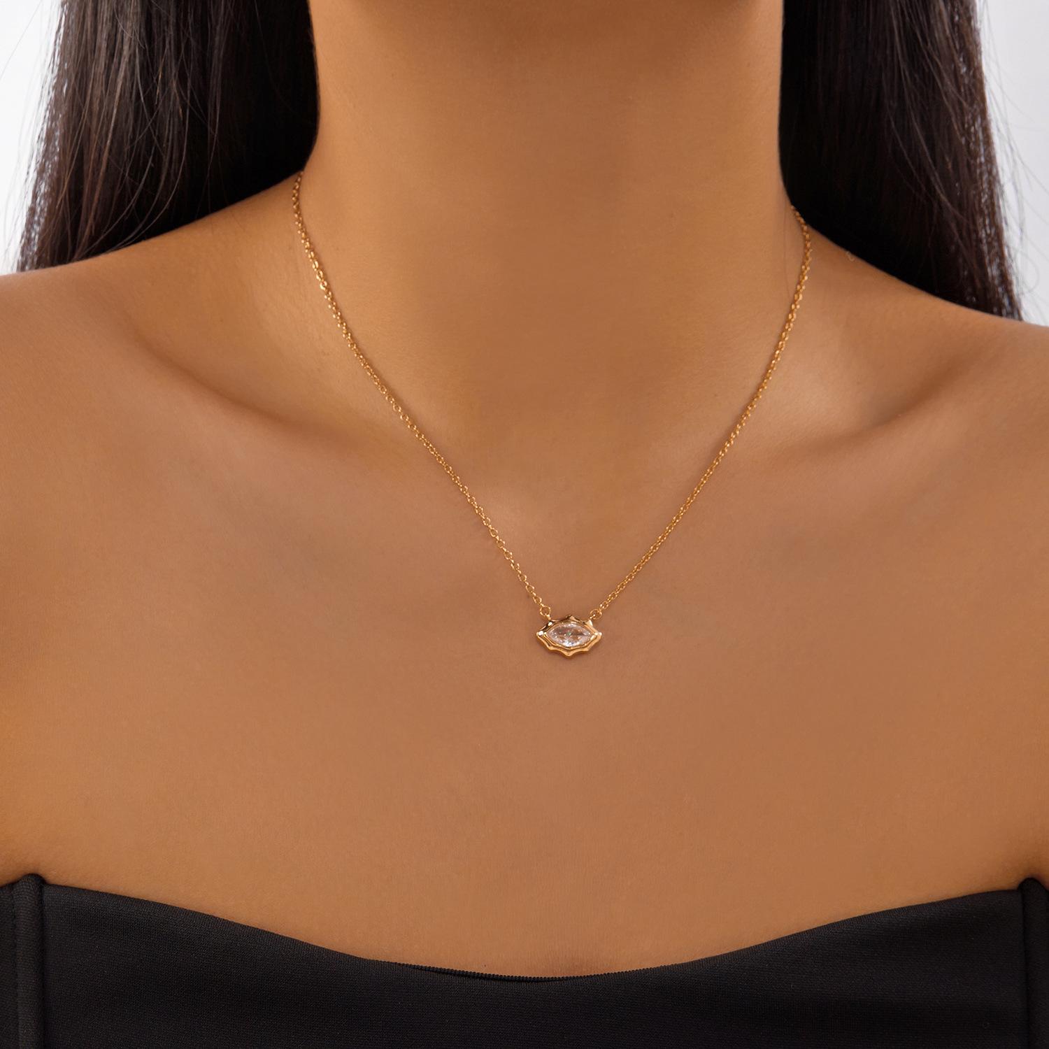 European Trendy Copper Pendant Necklace with Zirconia Water Drop Design