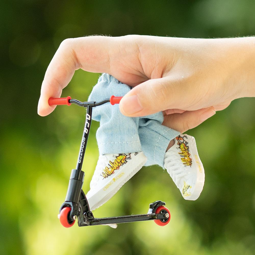 Nyhet Rolig Interaktiv Mini Finger-Scooter Stunt Fingerleksak Skate Skate Scooter Finger Förälder-Barn Interaktiv Julklapp