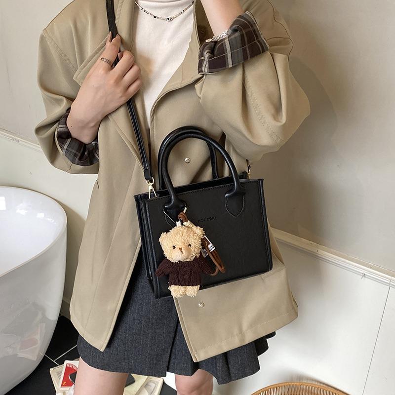 Small bag women's autumn and winter new retro shoulder messenger bag popular portable small square bag