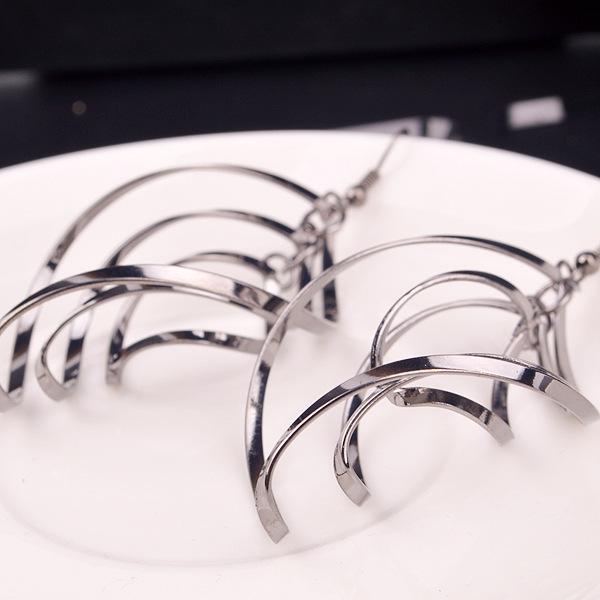 Women Earrings Retro Baroque Twisted Irregular Shaped Eardrop Jewelry Decoration