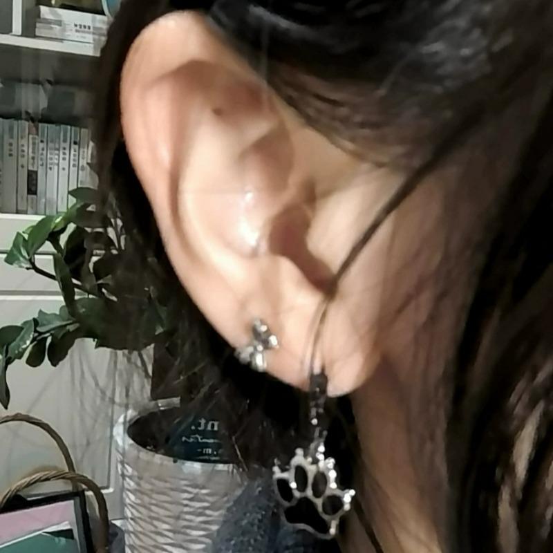 New Gothic Y2K Aesthetic Rivet Earrings Punk Kawaii Cat Paw Hoop Earrings for Women Grunge Jewelry Korean Fashion Cute Earrings