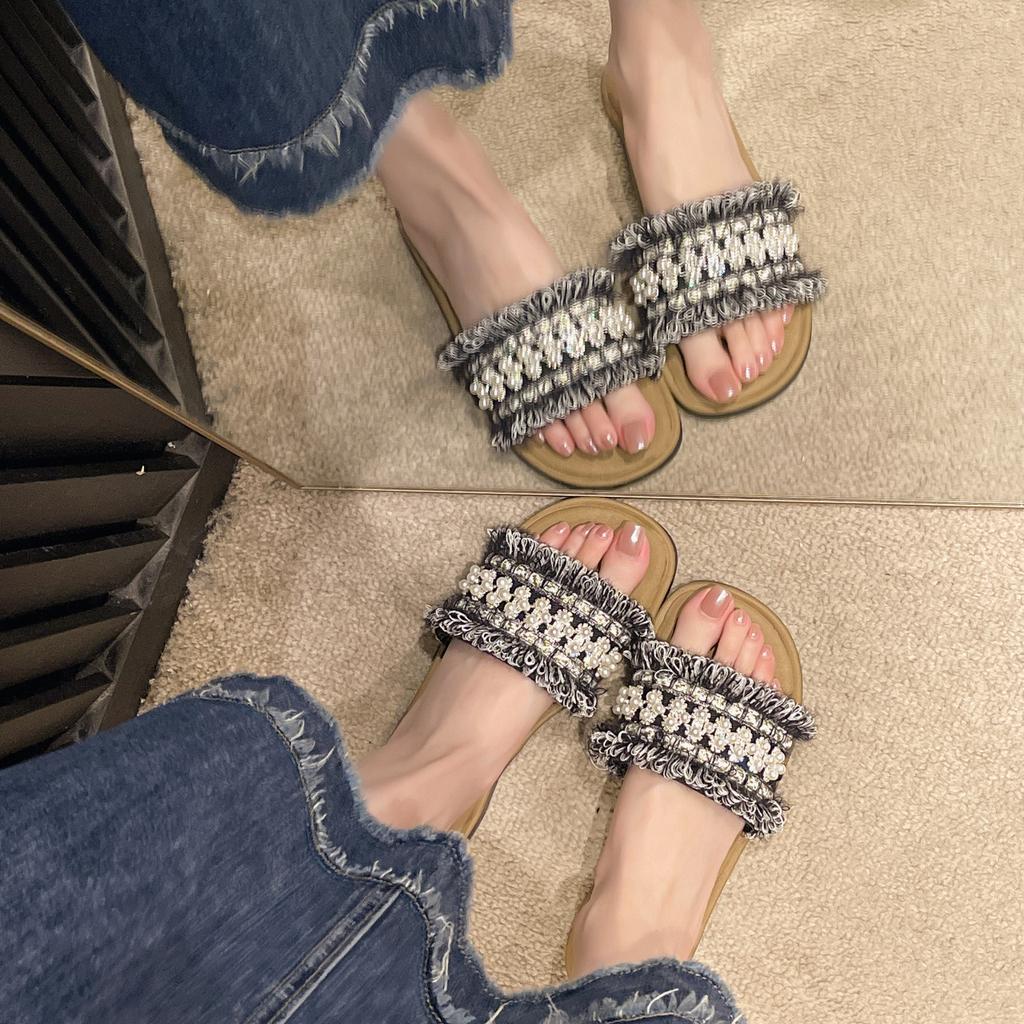 French Small Fragrant Style Slippers Women's Summer Wear 2025 New Internet Celebrity Fashion Rhinestone Flat Bottom Beach Sandals