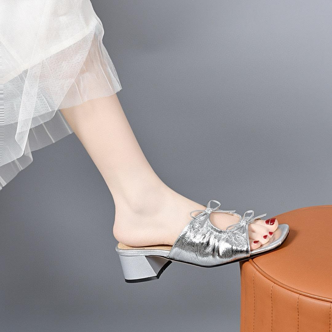 

Женские тапочки для улицы летние с квадратным носком, открытым носком, бантом, на толстом каблуке, на высоком каблуке 40 серебряный