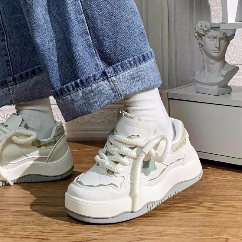 Popular little white shoes girls 2025 autumn new original platform casual shoes trend niche board shoes flat shoes women