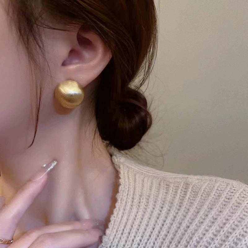 Boucles d'oreilles à bille brossée rétro design de niche coréen pour femmes 111 aiguille en argent nouvelle tendance tempérament clous d'oreilles