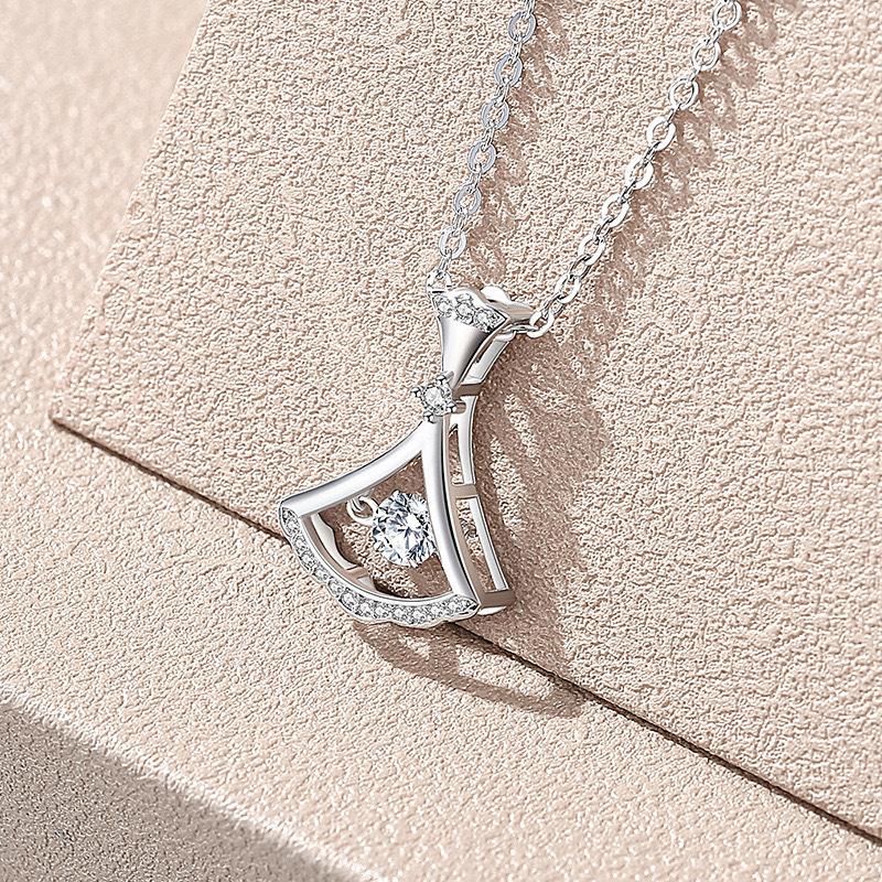 

Sliver-shaped Skirt Beating Heart Diamond Fashionable Simple Pendant Collarbone Chain
