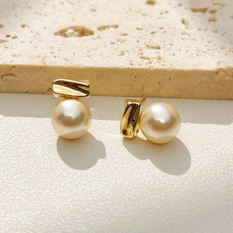 Minimalist Pearl Earrings Women Fashionable Versatile Light Luxury Style Unique Design