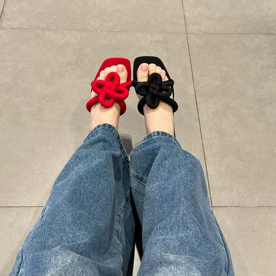 2025 Dámské sandály z pravé kůže červené s čínským uzlem - Čtvercová špička, Jednopáskové, Ležérní, Pro venkovní nošení