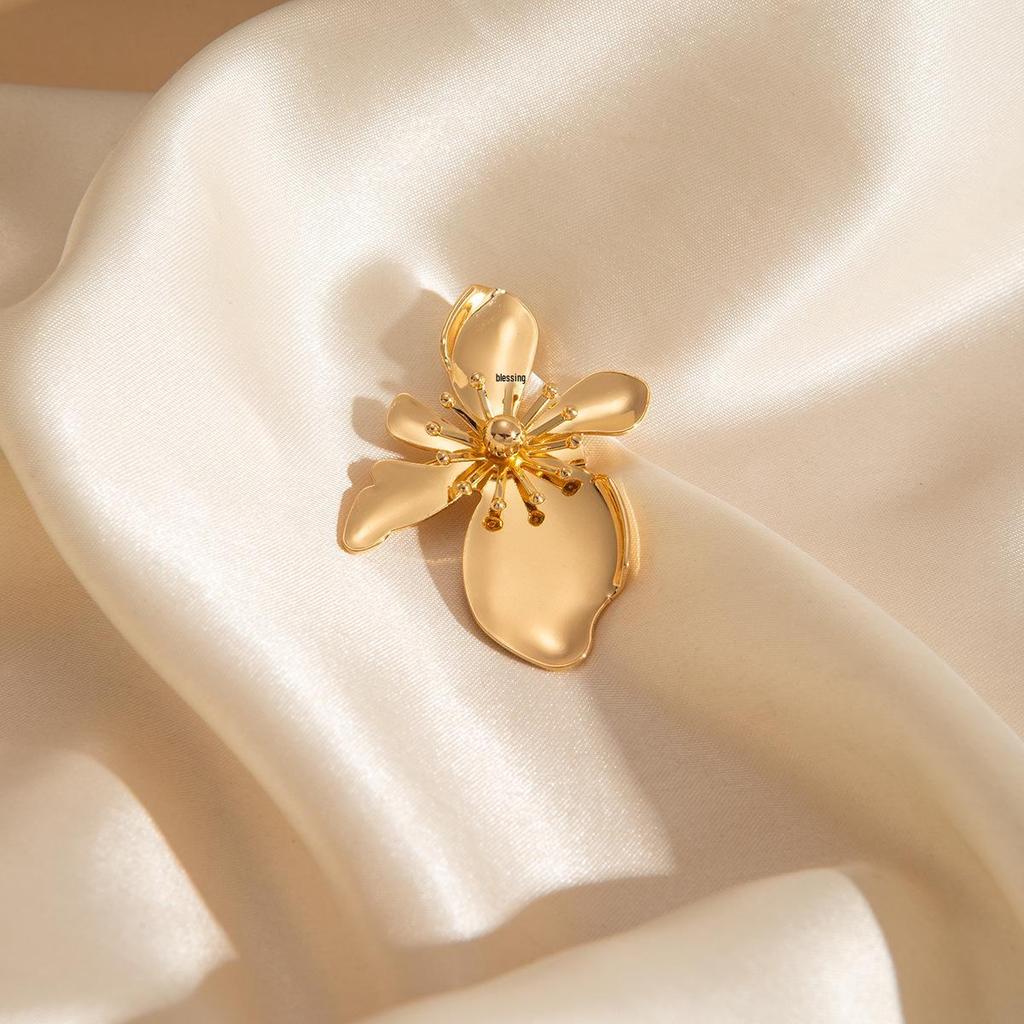 European & American Retro Firework Brooch for Women - Elegant, Versatile Metal Pin for Suit Jackets
