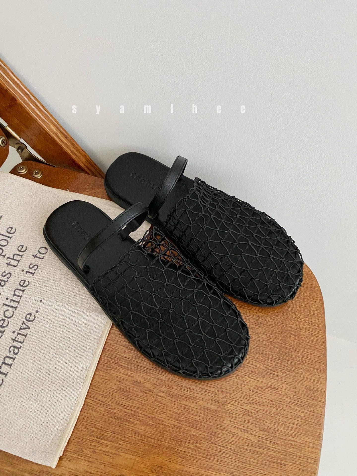 

Тапочки с дизайном в виде рыболовной сети женские 25 летняя одежда новые полые головки мешковины мягкое дно плоское дно слово с классными тапочками 39 чёрный