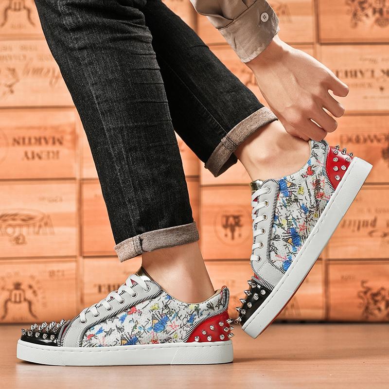 Fashion Black Men's Low Top Board Shoes Men Designer Rivet Bling Punk Board Shoes Fashion Flat Casual Lace-Up Punk Style Cement Ground