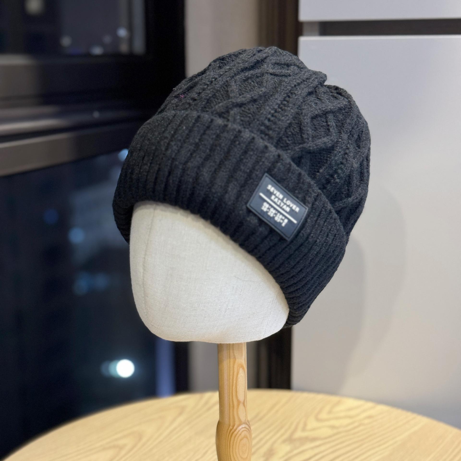 

New style fleece-lined knitted hat for women, autumn and winter, warm, ear-protecting, Maillard Korean style, face-slimming, pullover, rolled edge, Adult54-60Average Size чёрный