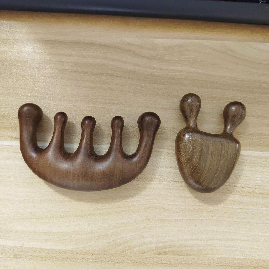 One Piece Gold Sandalwood Five-Tooth Massage Comb for Head and Meridian Stimulation.