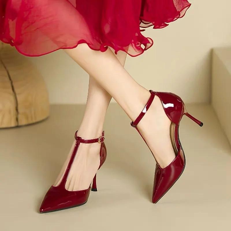 New Fashionable Lacquer Leather T-shaped Pointed Fine Straw Shoes French High Heels One Button Baotou Sandals