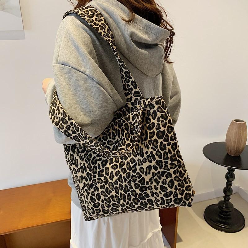 Fashionable Simple Tote Bag Unique Underarm Bag With Zipper Closure For Daily Use