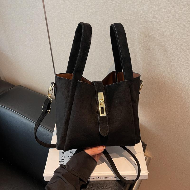 Women's Retro Fashion Bucket Bag - 2025 Autumn/Winter Vegetable Basket Handbag & High-End Niche Messenger Bag