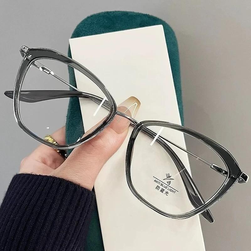 Men's and Women's Oversized Cat-Eye Presbyopia Glasses Ultra-Lightweight Fashionable Blue Light Blocking Reading Glasses To +4.0