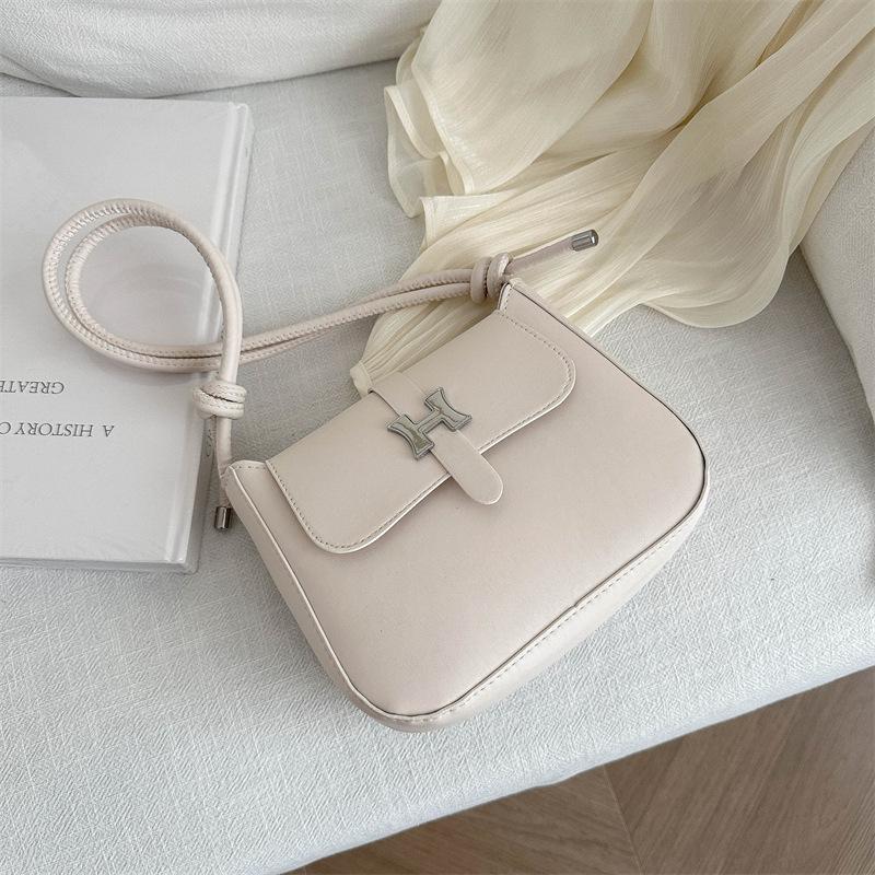 Fashionable Bags for Women's New Summer One-shoulder Crossbody Bags Simple Casual and Large Capacity for Commuting Small Square Bags for Work