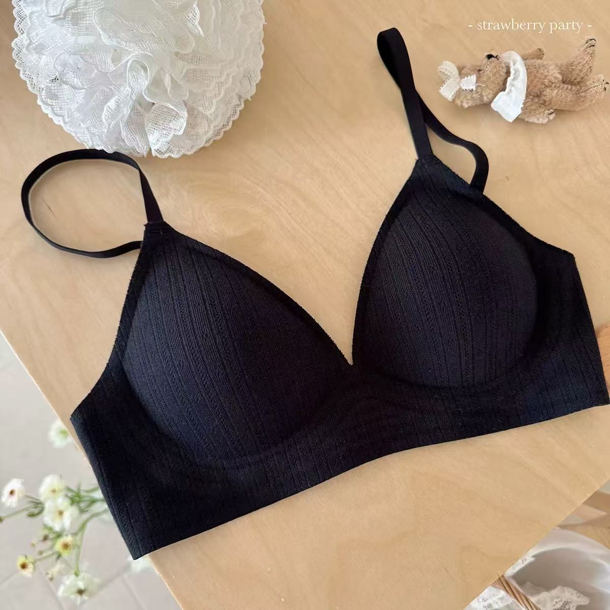 

Threaded triangular cup, small breasts for women, comfortable collection of secondary breasts, gathering, anti-sagging, beautiful back bra cover 38/85AB чорний