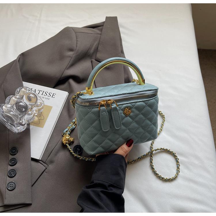 Xiaoxiangfeng box bag women's 2025 new niche design diamond chain messenger bag retro portable bucket bag