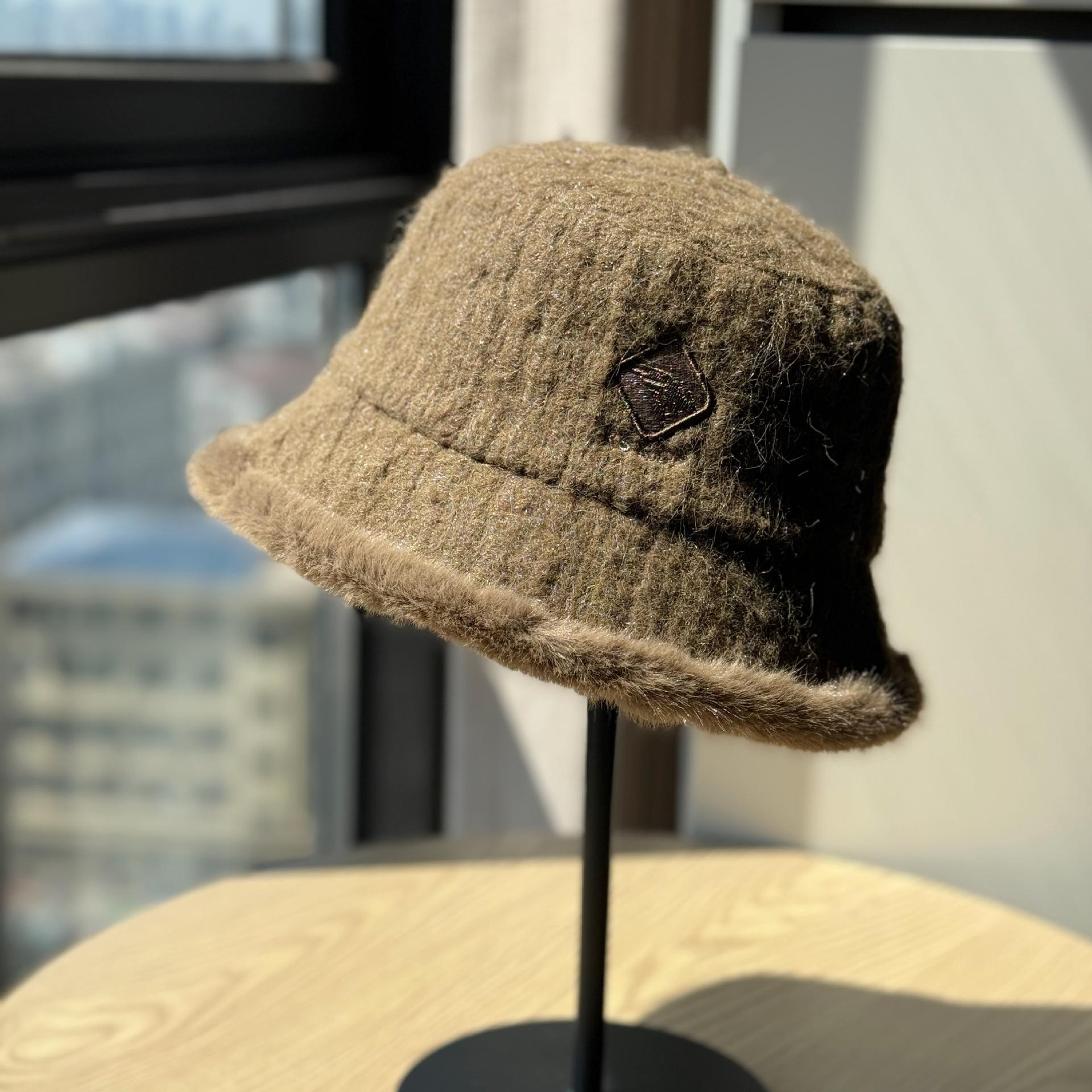 

Маленьке обличчя підходить для квадратного та круглого обличчя Осінньо-зимовий захист від холоду та тепла Шапка рибалки Без макіяжу Панама Adjustable