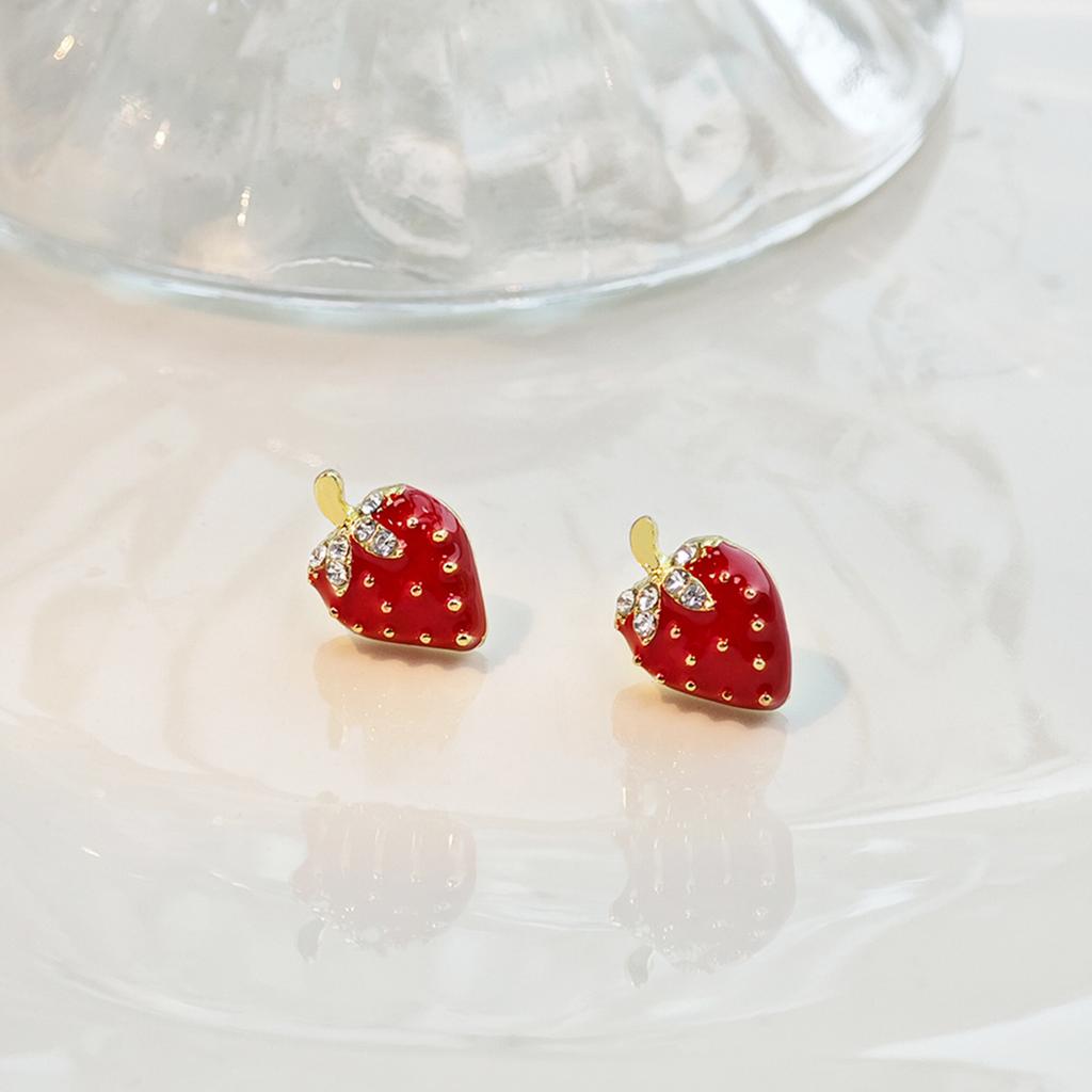 Sweet And Cute, Exquisite And Small Strawberry Stud Earrings, Simple And Small Fresh Fruit With Diamonds, Sleep Earrings Without Picking.