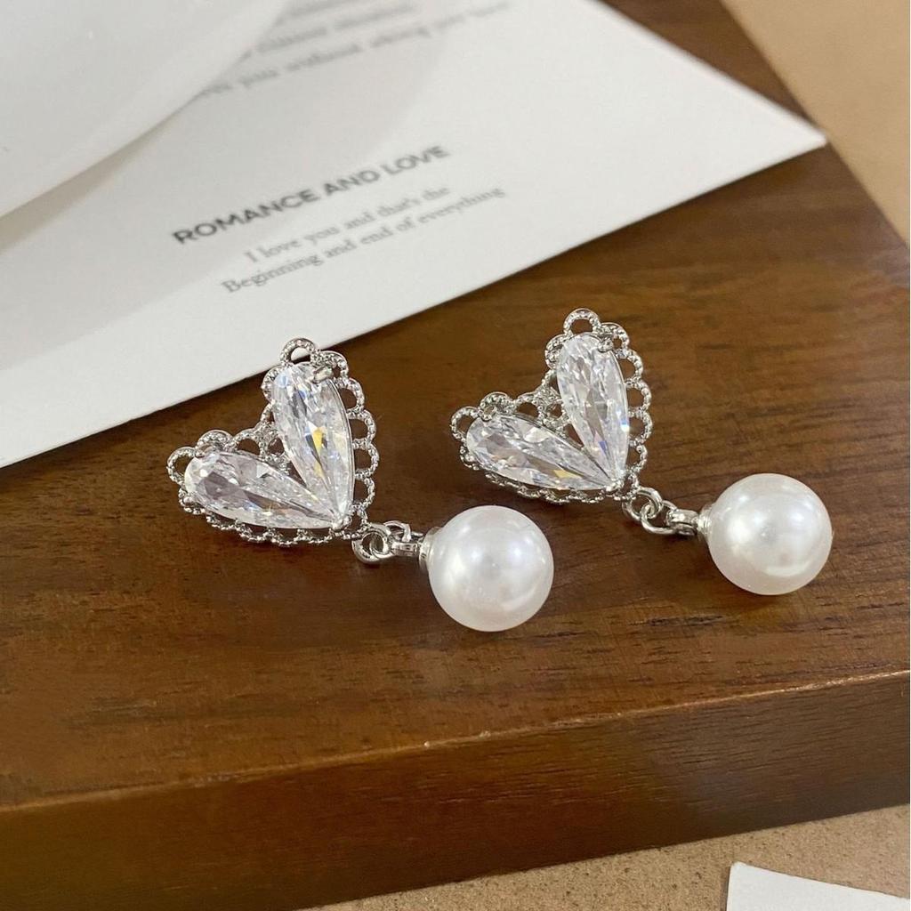 Elegant French Lace Zircon Heart and Pearl Stud Earrings for Women - Sweet, Fashionable, Exquisite Design Jewelry.